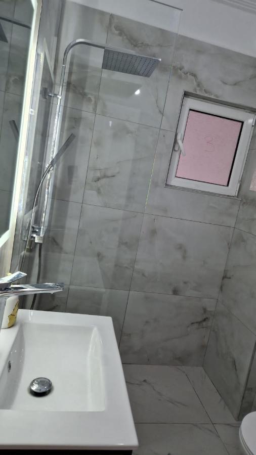 Pirro Luxury Apartment ساراندا المظهر الخارجي الصورة