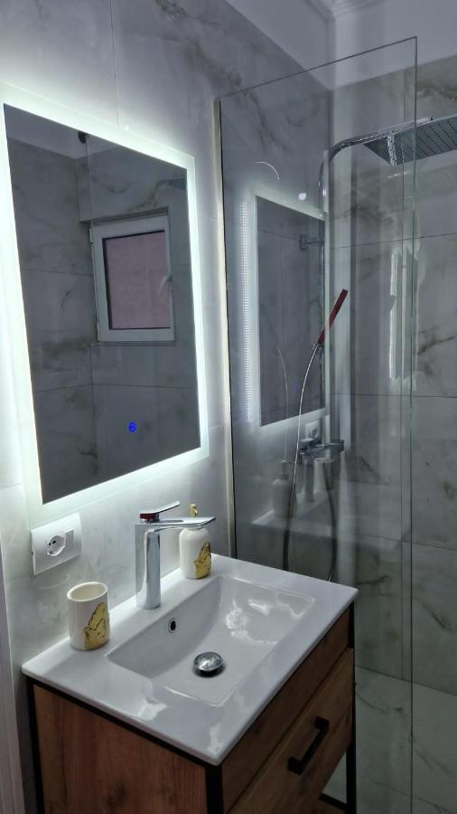Pirro Luxury Apartment ساراندا المظهر الخارجي الصورة